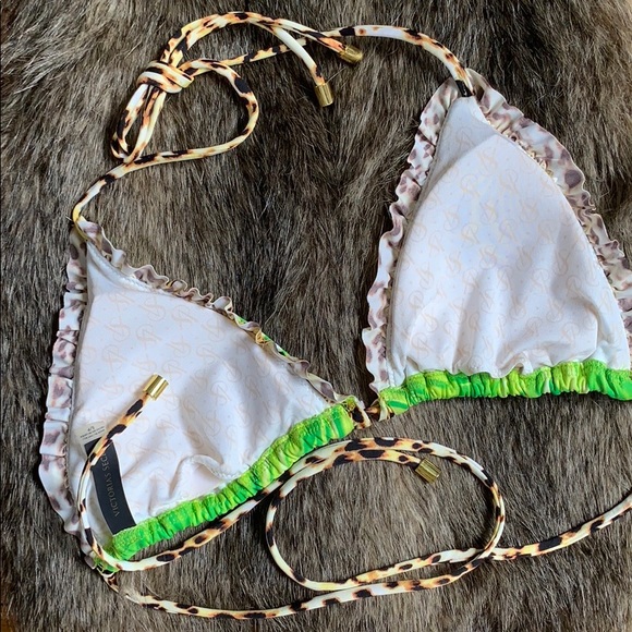 👙NWOT VICTORIA’s SECRET Bikini Top👙 - Picture 5 of 6